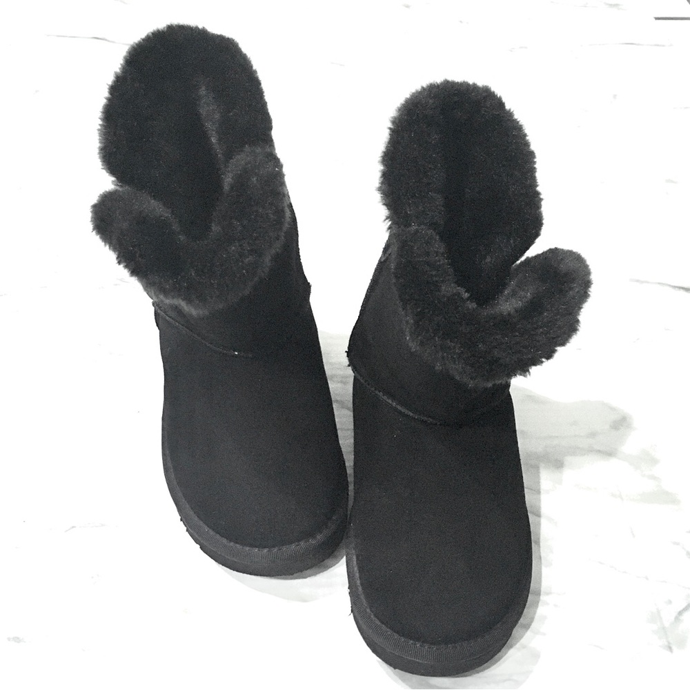 UGG brand, black Bailey button women’s size 8